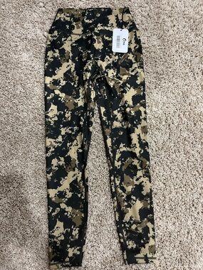 ZYIA active Camo Print Leggings - Olive/Black